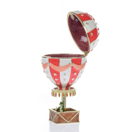 Decorative item with intricate design