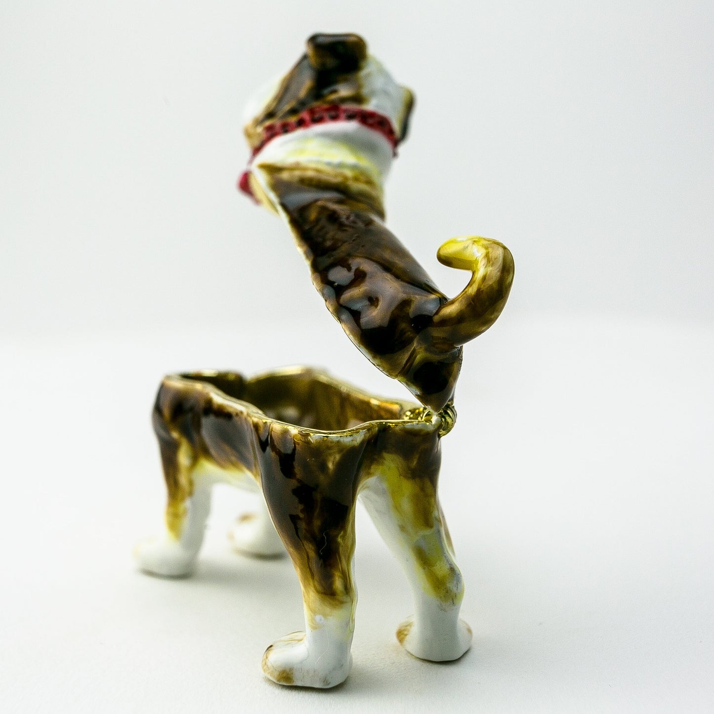 Decorative item with intricate design