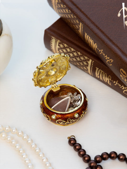 Decorative item with intricate design