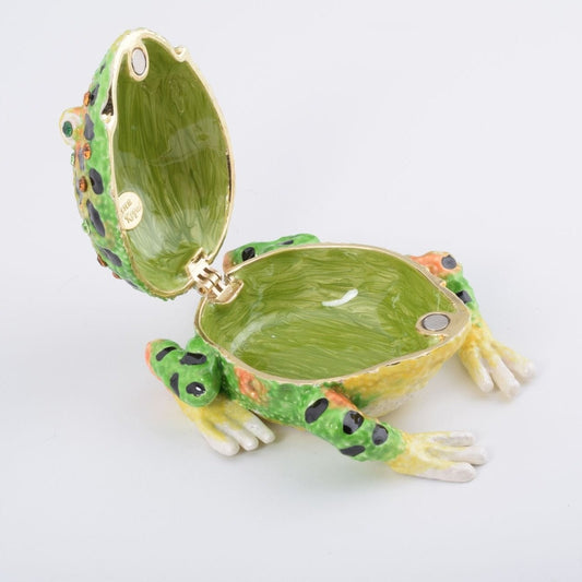 Decorative item with intricate design