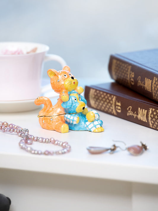 Decorative item with intricate design