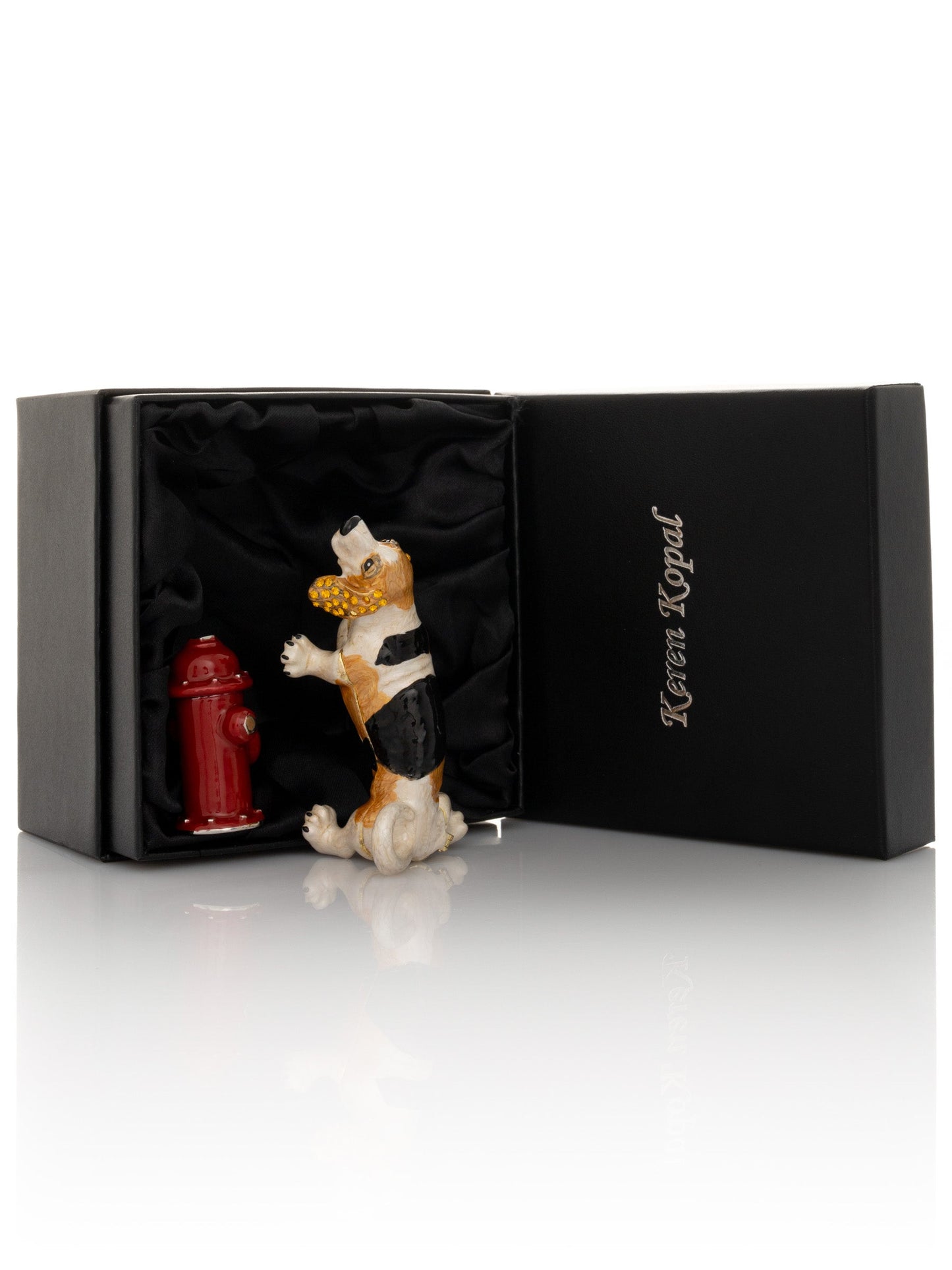 Decorative item with intricate design