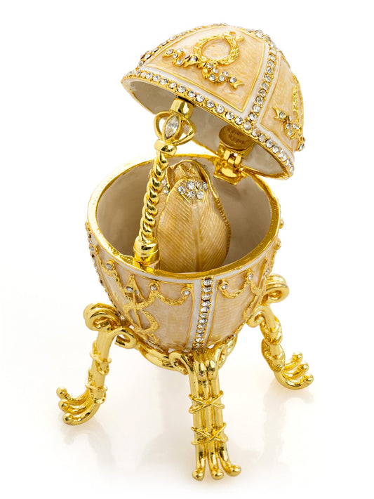 Decorative item with intricate design