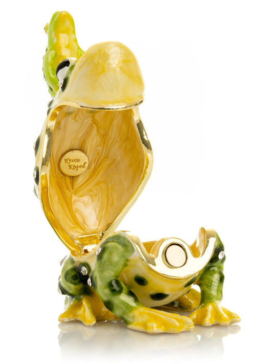 Decorative item with intricate design