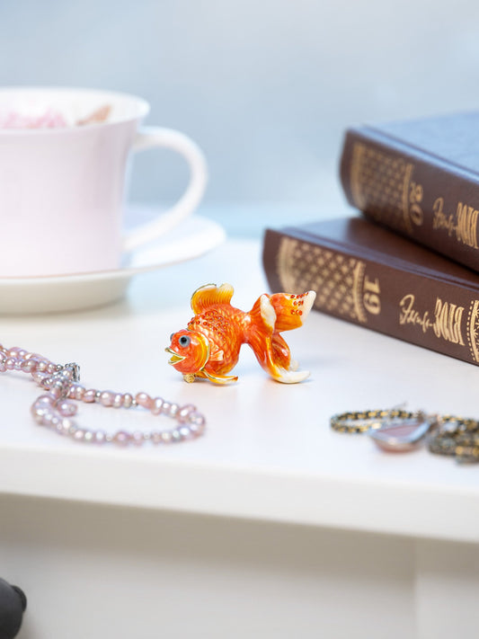 Decorative item with intricate design