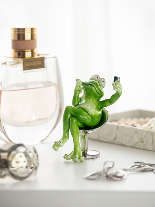 Decorative item with intricate design