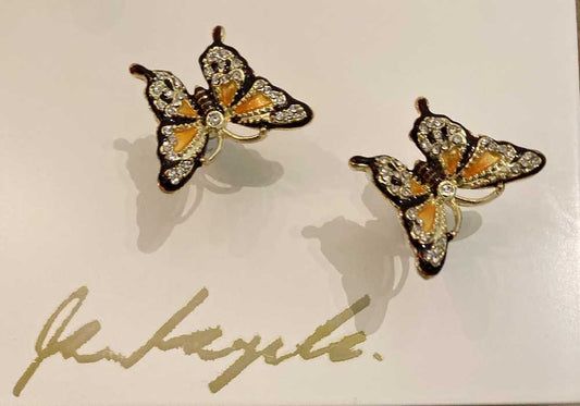 Decorative item with intricate design