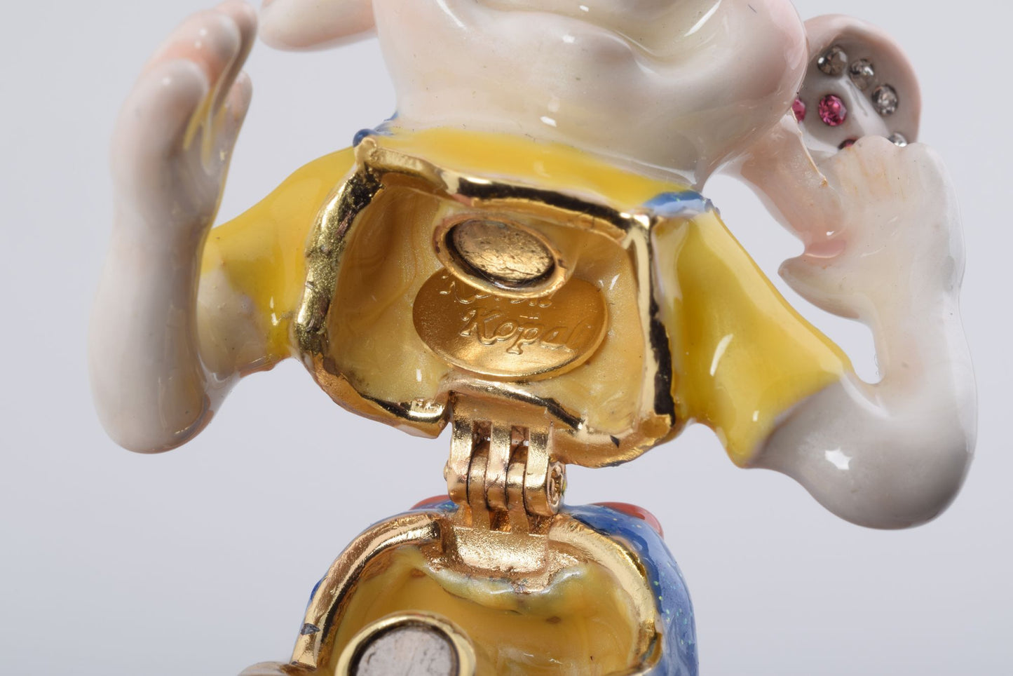 Decorative item with intricate design