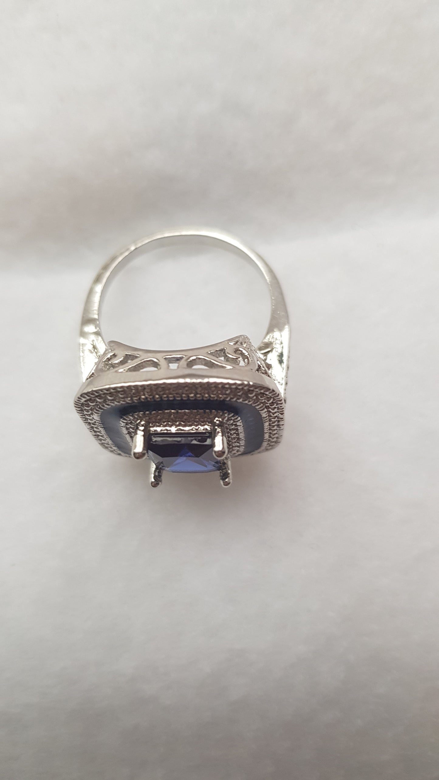 Retro Style Deep Blue Cocktail Ring