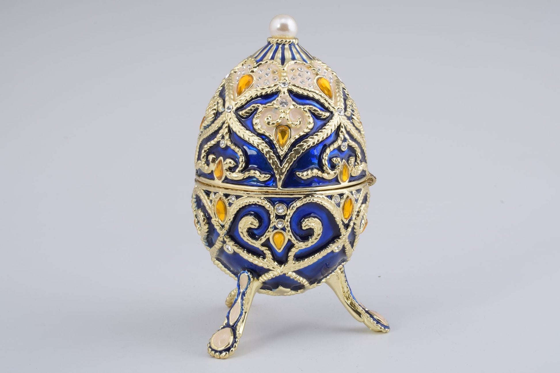 Decorative item with intricate design