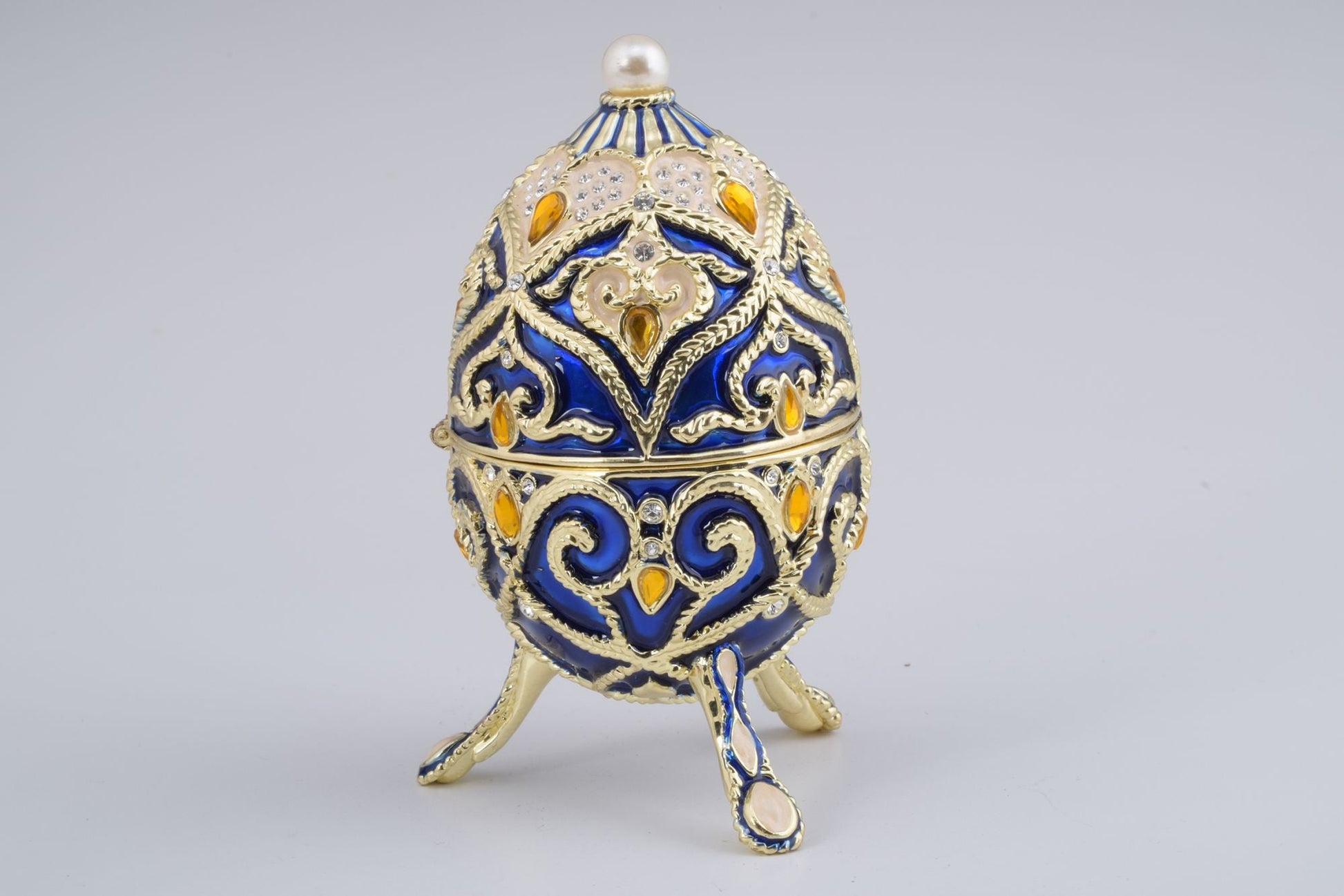 Decorative item with intricate design