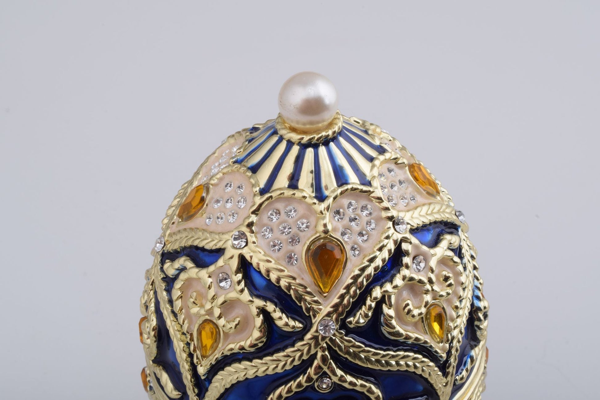 Decorative item with intricate design