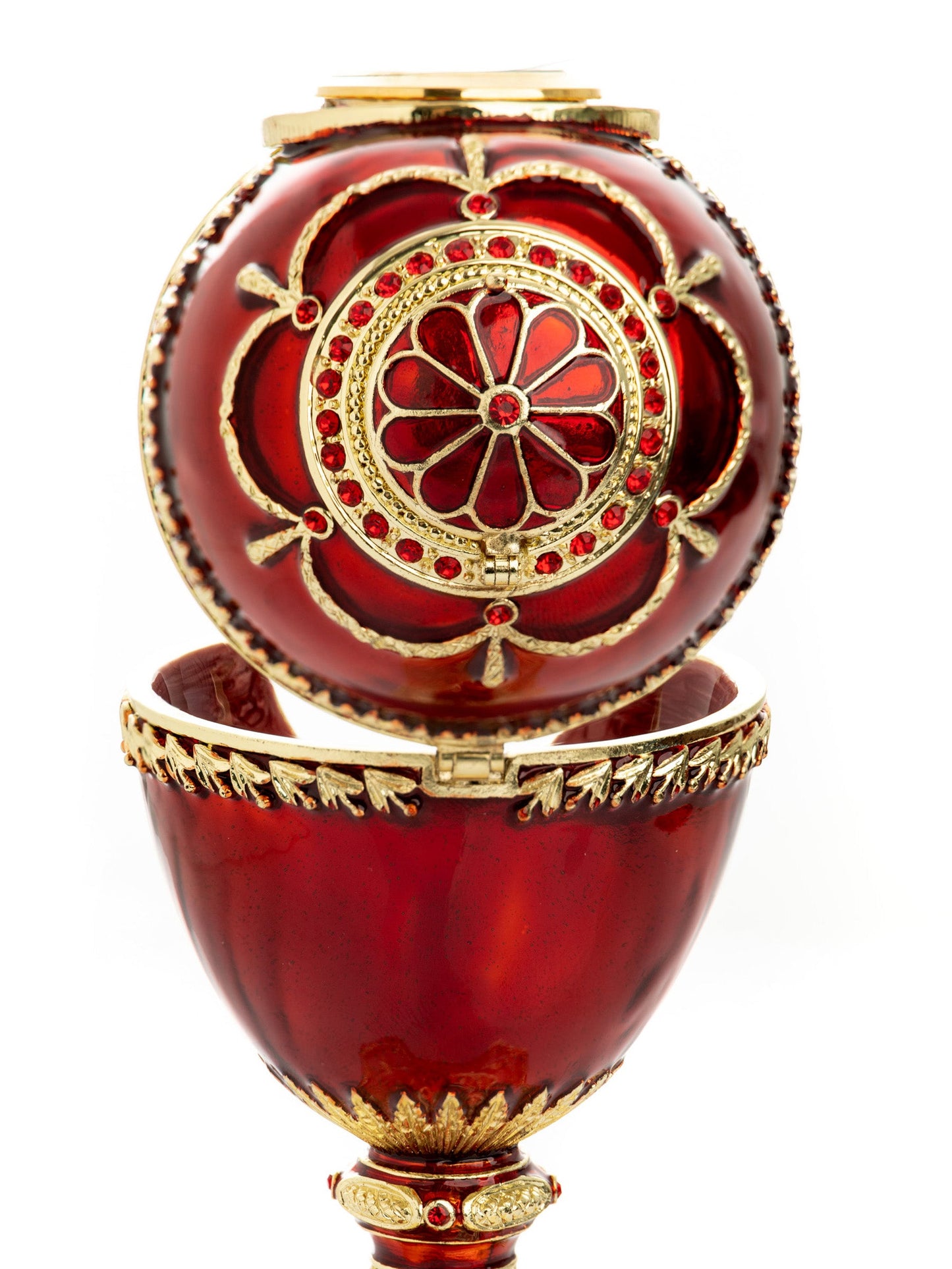 Decorative item with intricate design