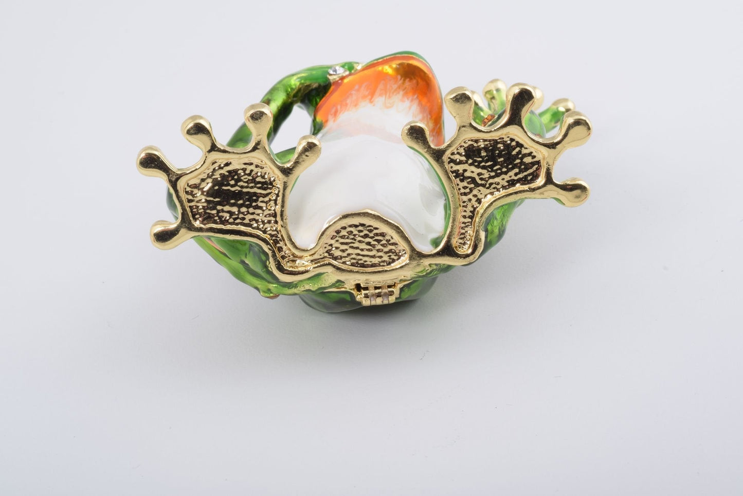 Decorative item with intricate design