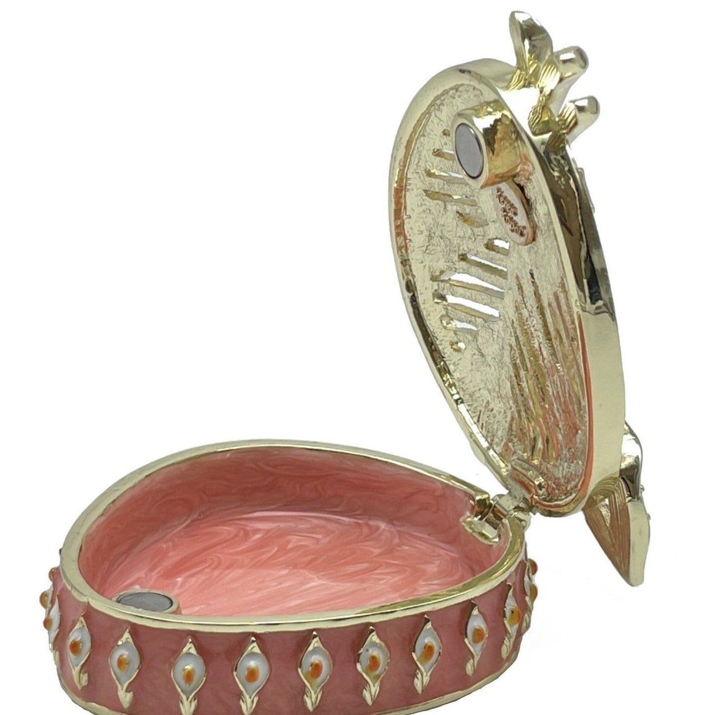 Decorative item with intricate design