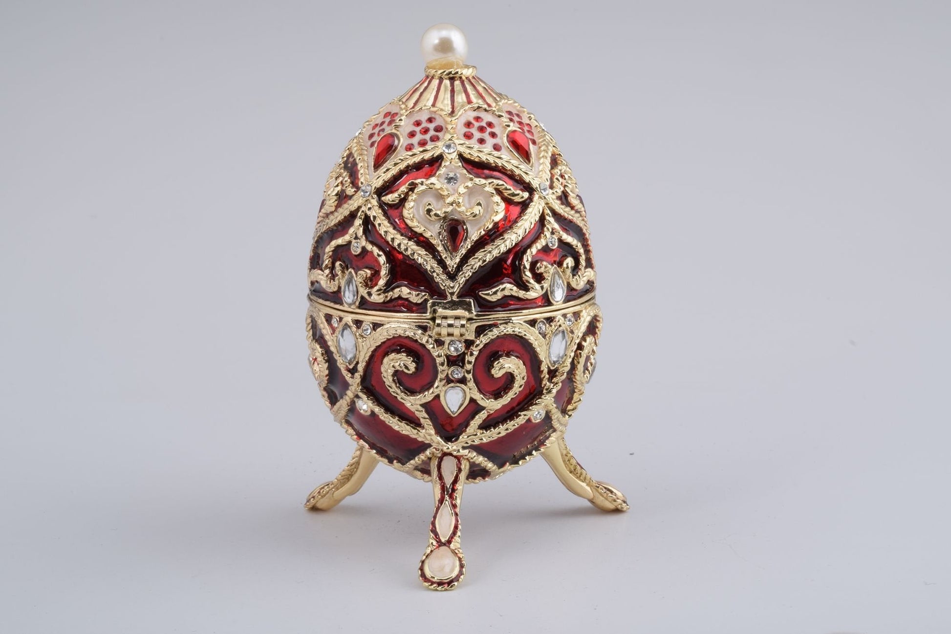 Decorative item with intricate design