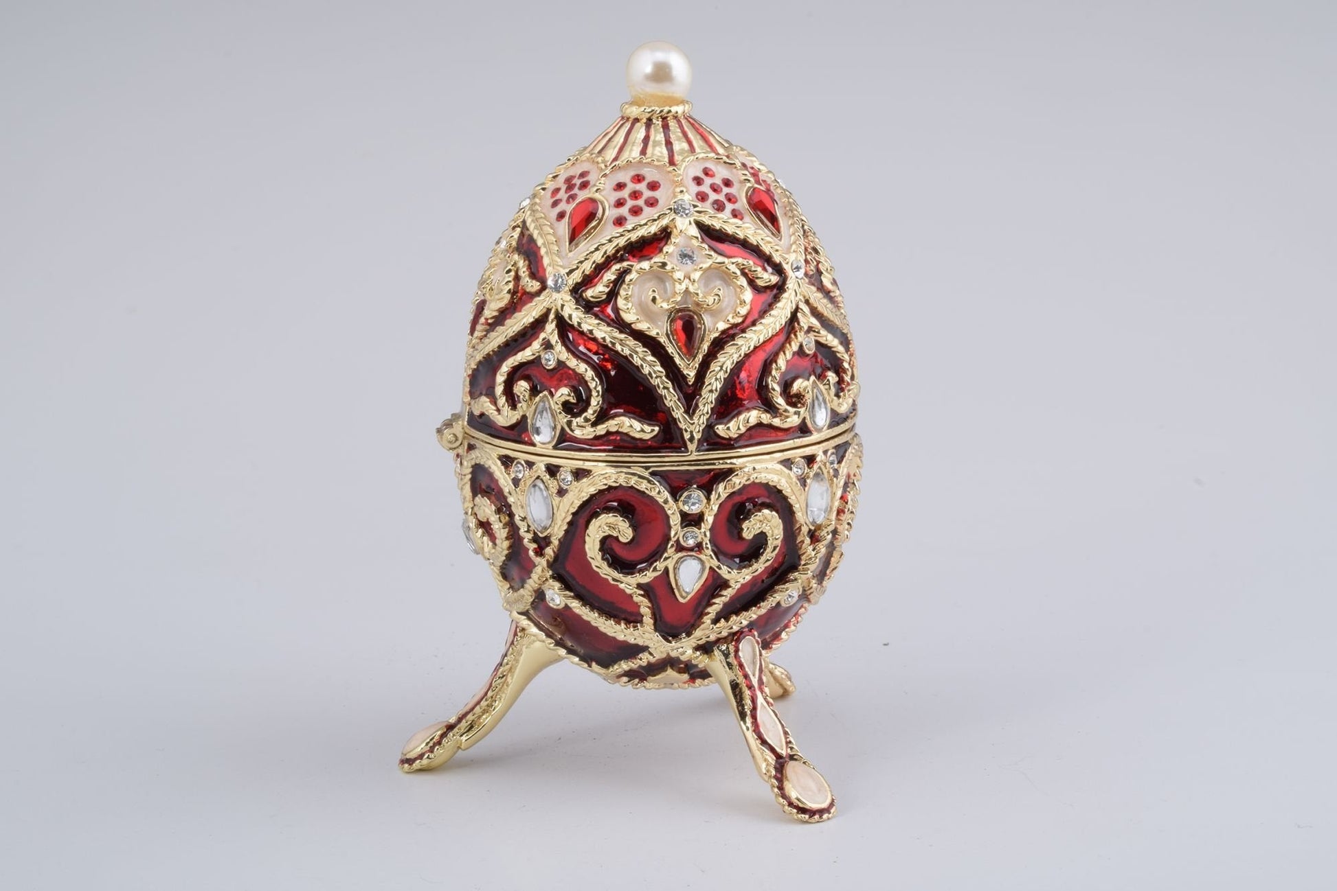 Decorative item with intricate design