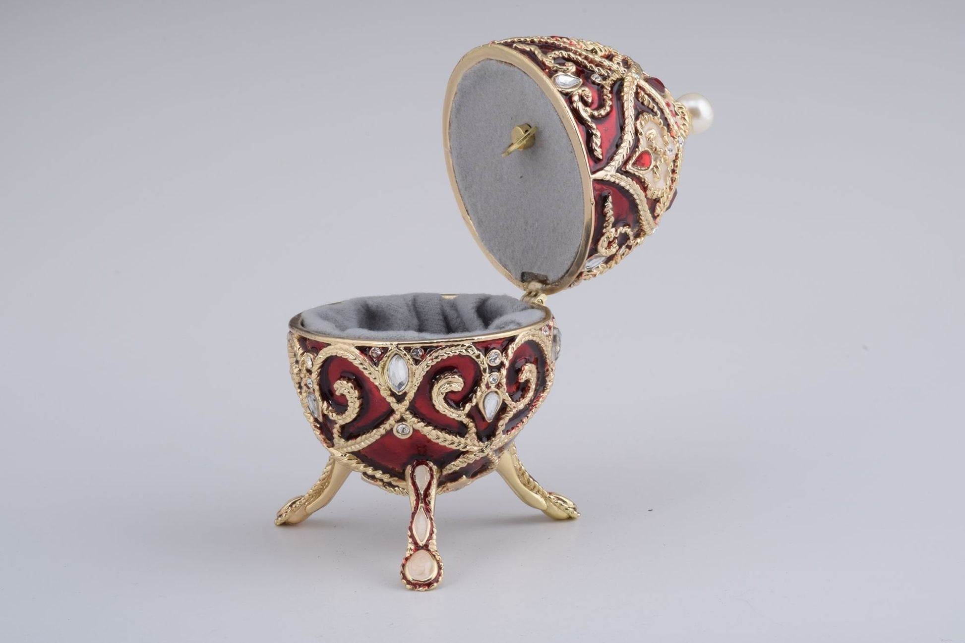 Decorative item with intricate design